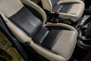 経年車のアクアに Starex 水性シートコーティングを施工