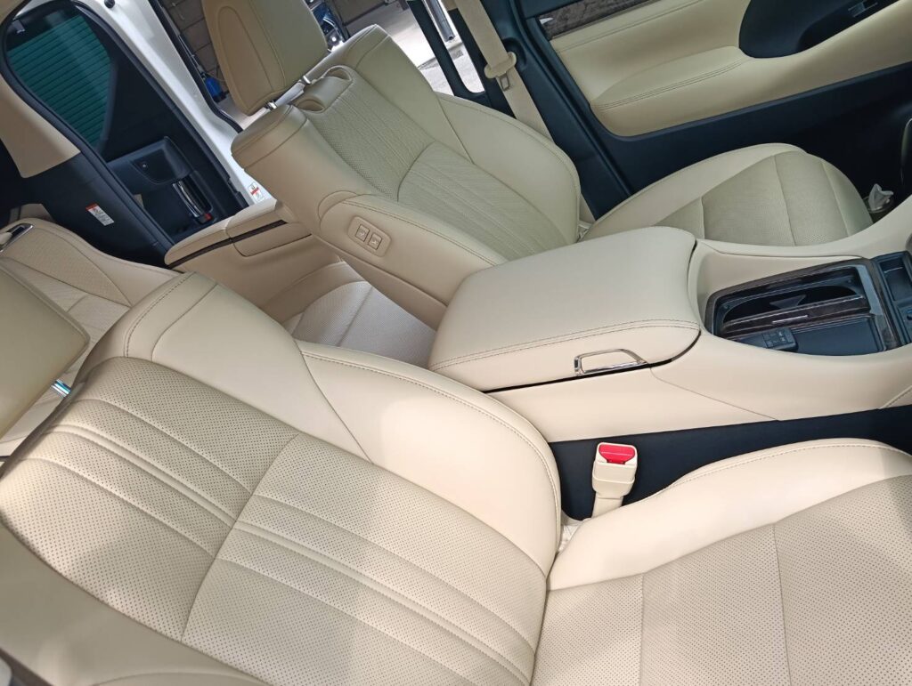 経年車のアルファード エグゼクティブラウンジ Starexシートコーティング施工後