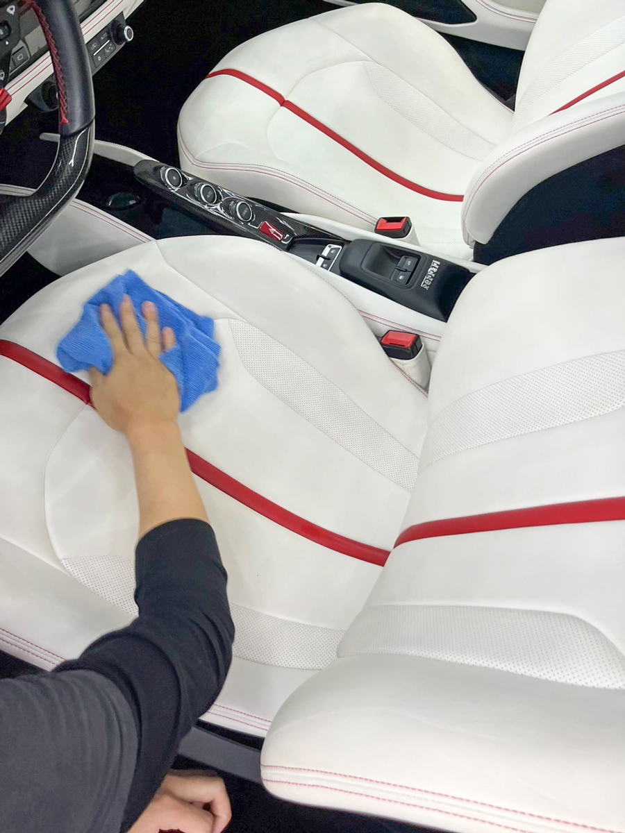 「もうシミや色あせに悩まない！レザーシートコーティングで車内を新品級に」