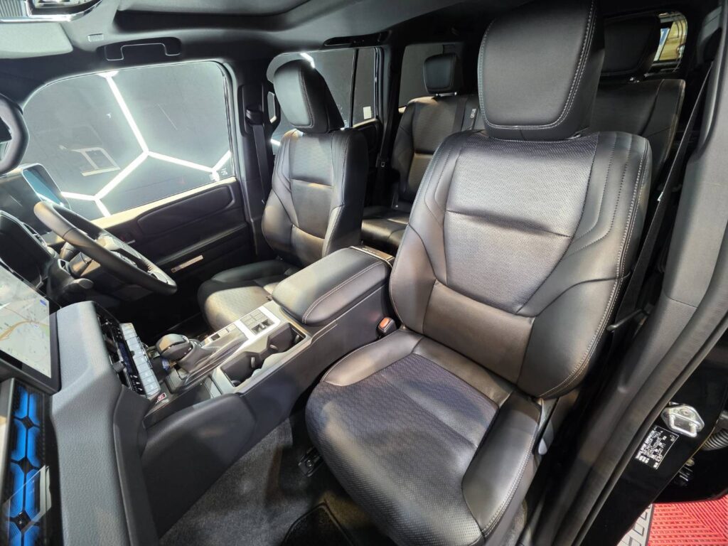 子どもが乗る新車ランクル250に|撥水に頼らない内装コーティング