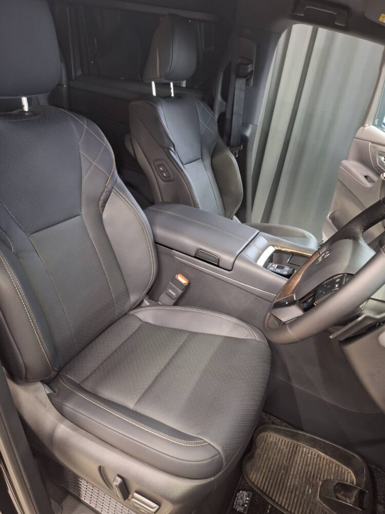 ヴェルファイア 前席 運転席・助手席全景