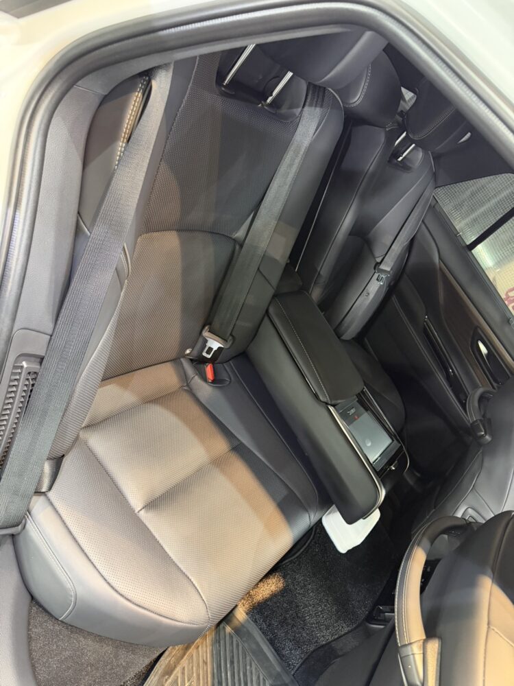 クラウン セダン 本革リアシート 施工前