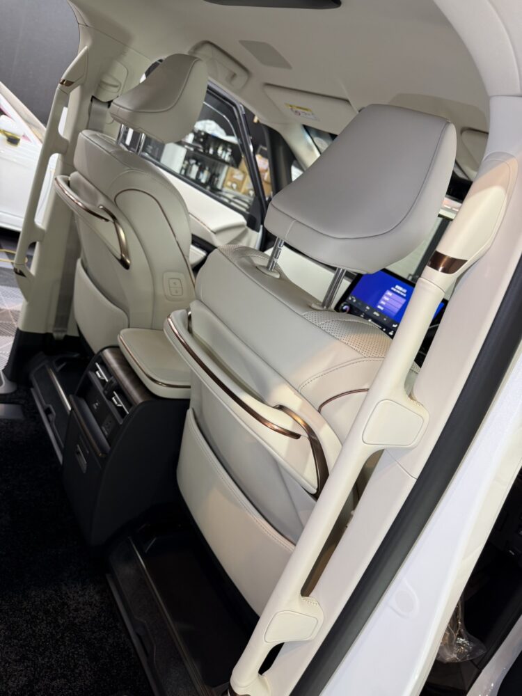 LM VIPシート パーフォレーション部 施工