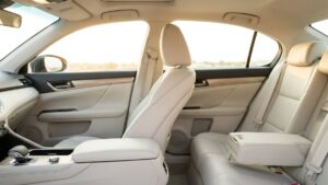 中古車を買ったら、お盆の帰省前に車内リセット｜ヘッドレスト・アームレストの手アカ・皮脂・においケア
