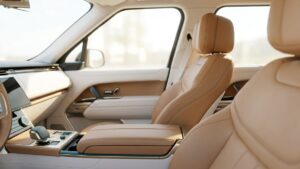 送迎の車のヘッドレスト・アームレストを紫外線の乾燥・色あせから守る｜ふれる場所のレザーケア｜久留米市・空氣美爽