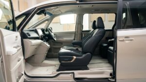 夏の車内高温から本革シートを守る｜子どもを乗せるミニバンのレザー乾燥・硬化対策｜仙台市・N’s WORKs