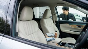 梅雨・大雨で車が水没したら｜車内クリーニングと「水性シートコーティング」で守る