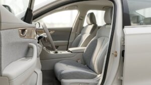 汗・皮脂によるシートと内装のベタつき・黒ずみ対策｜営業・社用車の清潔感｜観音寺市・カーケア グランツ