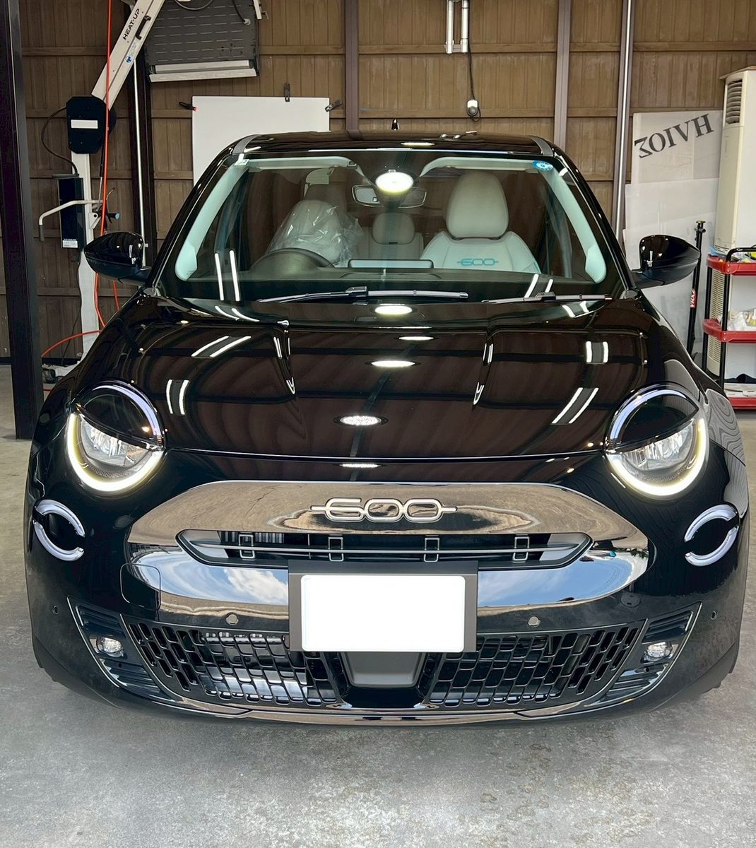 納車前の新車フィアット600 ハイブリッド｜高岡市のスタレックス認定店イリオス高岡でシートコーティング