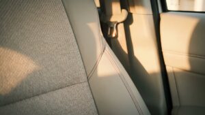 埼玉県行田市で車内クリーニング｜夏の遠出帰りに広がるファブリックシートの汚れをリセット