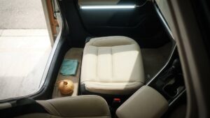 愛知県長久手市の車内クリーニング専門店｜お墓参り後の泥汚れと本革シートのお手入れ