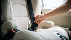 山口県下関市 車内クリーニング｜帰省の仮眠明けに気になるチャイルドシート周りのニオイ対策