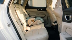 呉市 車内クリーニング｜三世代の乗り降りで増えるチャイルドシート周りの汚れをケア