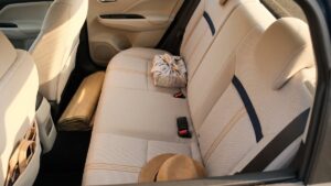 お盆明けの軽自動車、布シート全体の残暑対策に大口町の車内クリーニングで整える