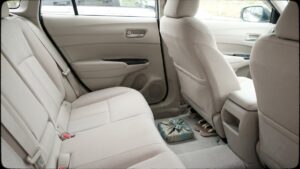 愛犬・愛猫と乗るご家族へ、鳥取市 車内クリーニングでシート下部を整える進め方を紹介