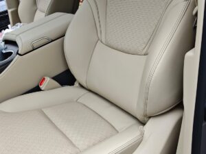 ランクルの内装を守る｜革シートに付いた蚊の血が、拭き取りで落ちた話（新車の施工事例・埼玉県嵐山町）